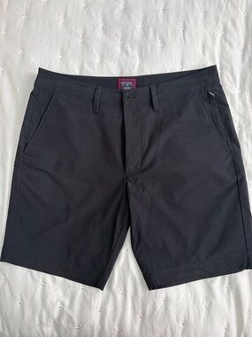 UNTUCKit Men's Black Flat-Front Performance Shorts